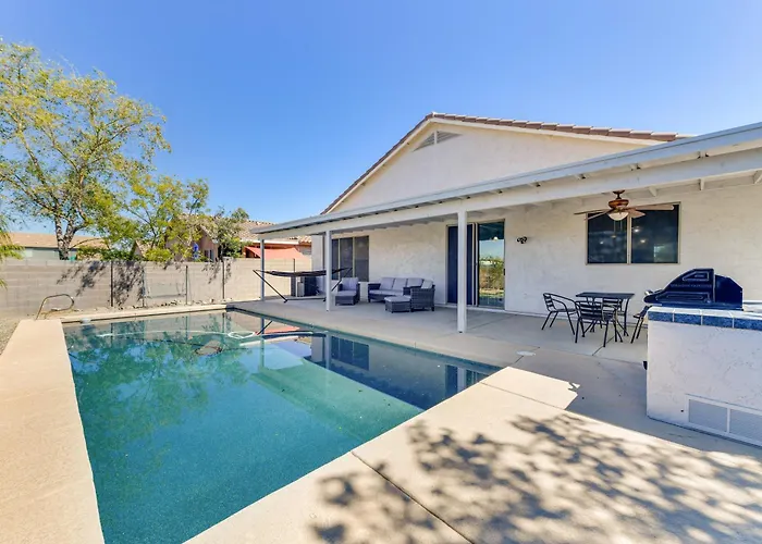 Group Getaway W/ Pool & Patio In San Tan Valley! *