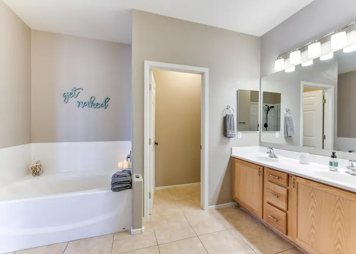 Group Getaway W/ Pool & Patio In San Tan Valley! Queen Creek