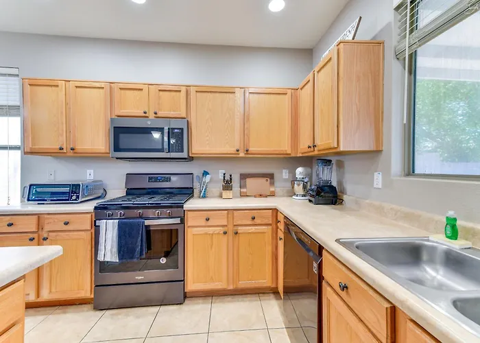 Group Getaway W/ Pool & Patio In San Tan Valley!