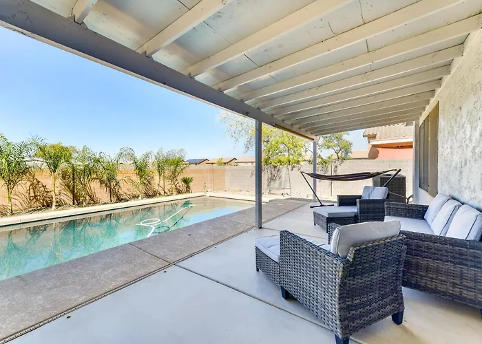 Group Getaway W/ Pool & Patio In San Tan Valley! *