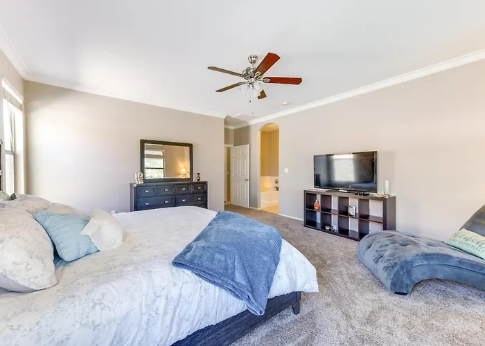 Group Getaway W/ Pool & Patio In San Tan Valley! Ferienhaus *